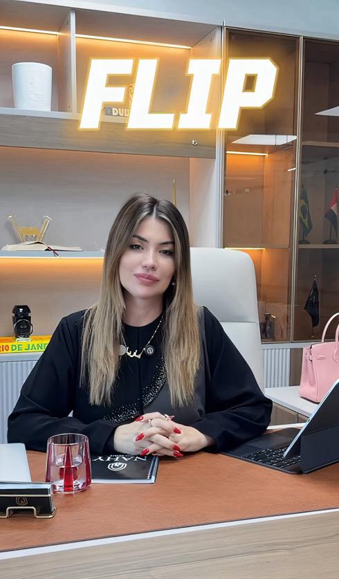 Mariane Nunes, empresária brasileira em Dubai, em evento no escritório da NAHY