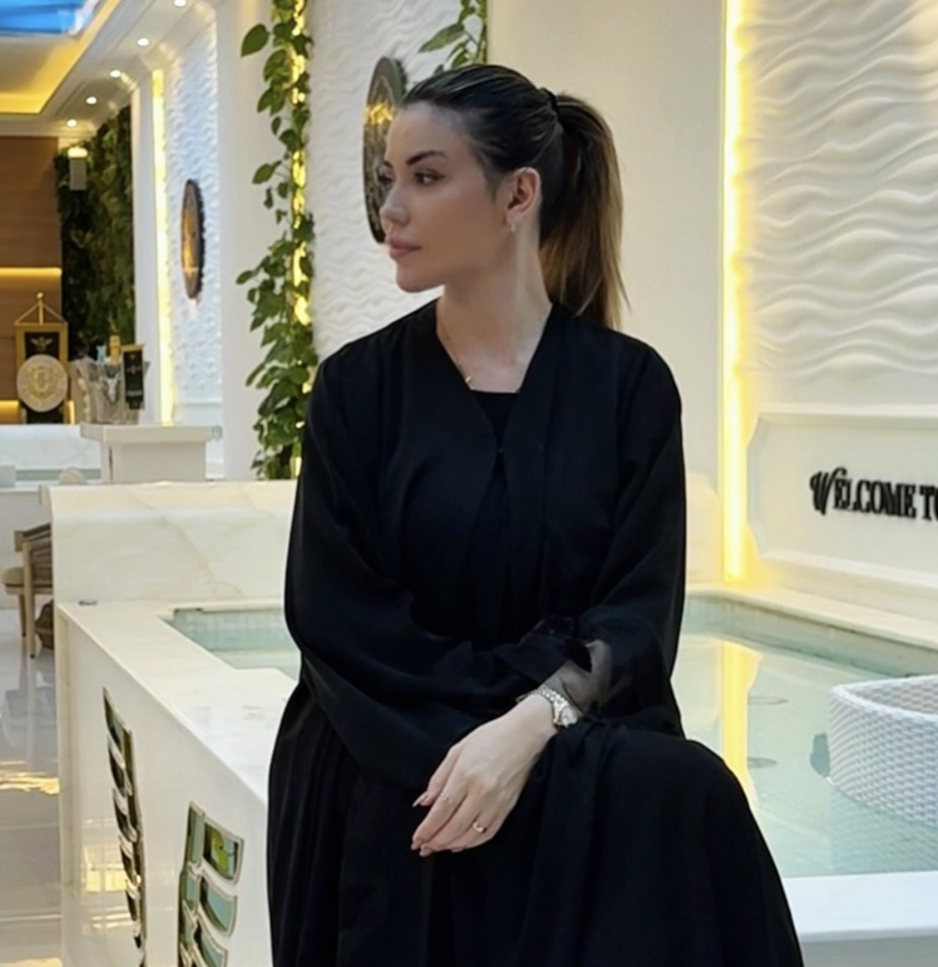 Mariane Nunes, empresária brasileira em Dubai, no escritório em Business Bay